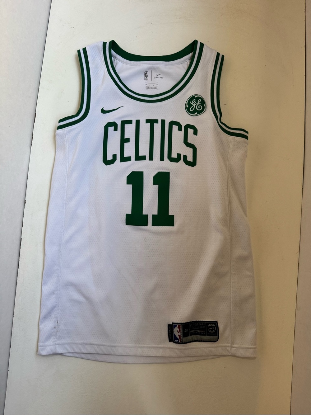 Boston Celtics jersey Nike basketball NBA Sz 40 Small white and green